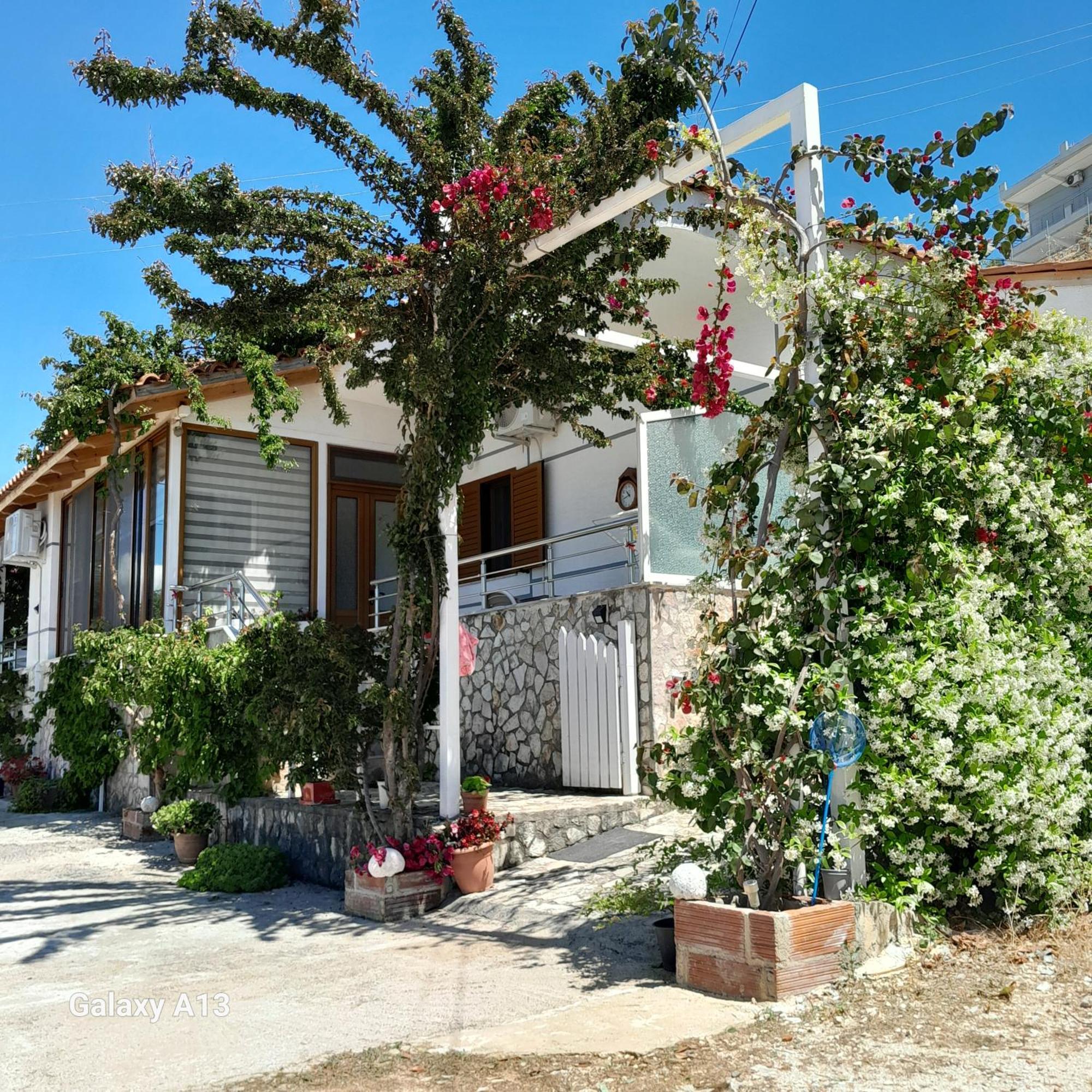 Denni'S Home Sarande Exterior photo